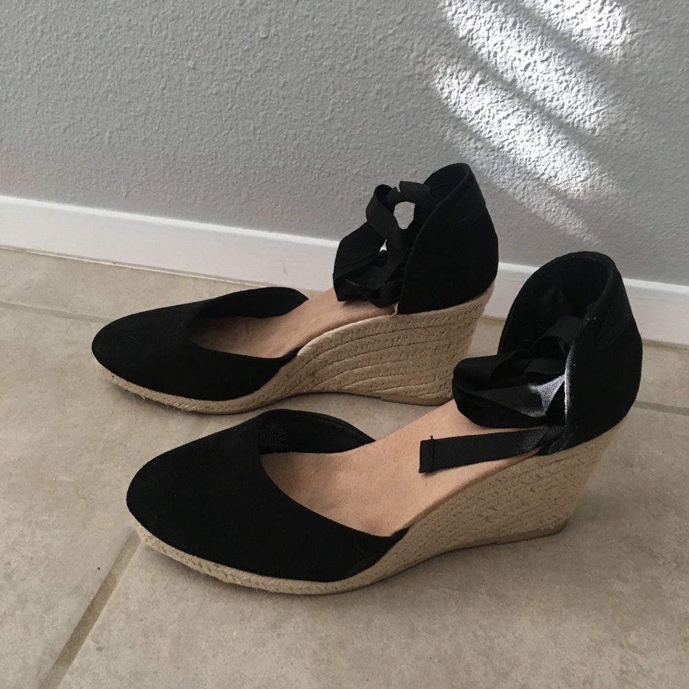 Black Wedges
